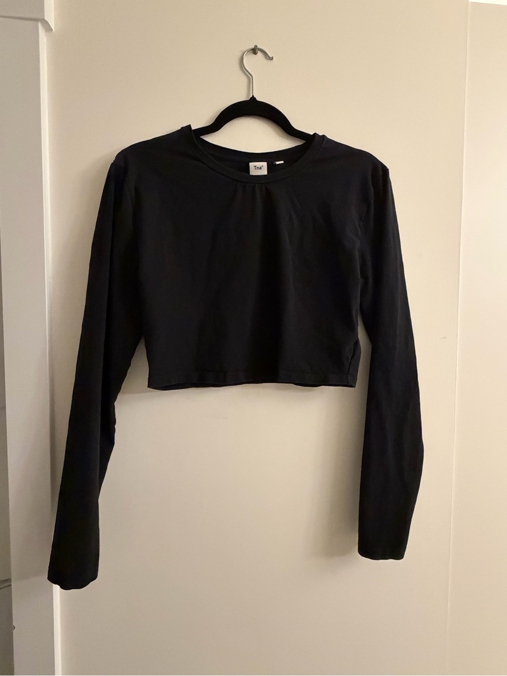 TNA Black Long-Sleeve Cropped Tee